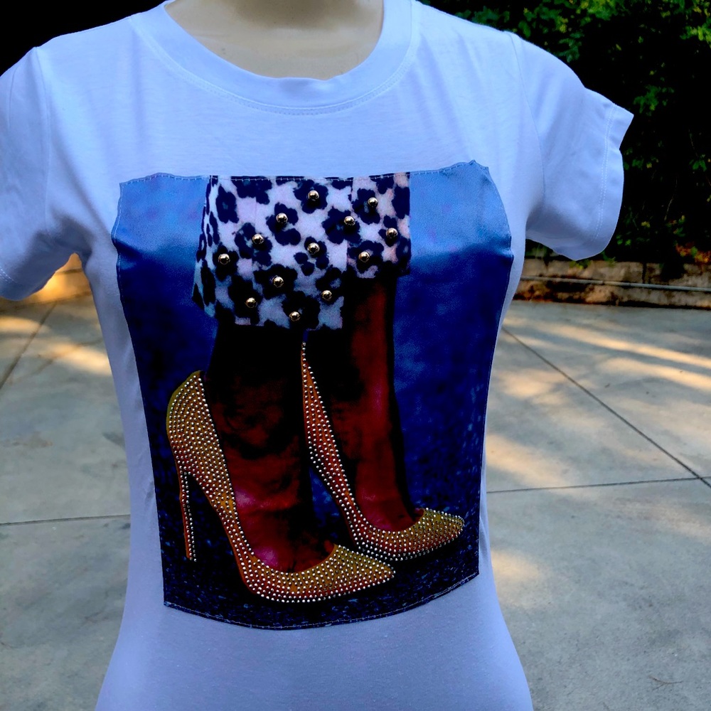 Stylish White Graphic Tee with Gold Accents